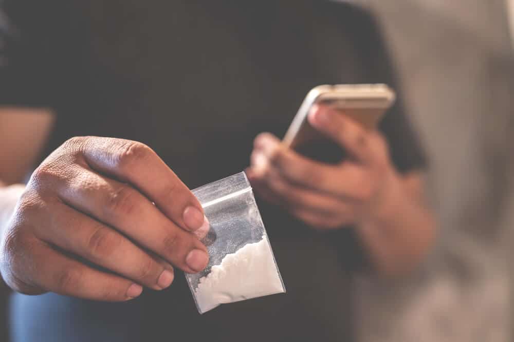 the dangers and side effects of injecting cocaine