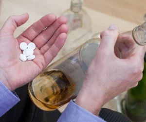 The Serious Dangers of Mixing Oxycodone and Alcohol